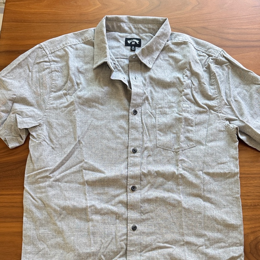Billabong shirt button up Medium